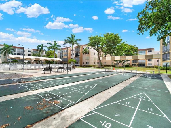2801 Somerset Dr 411, Lauderdale Lakes FL 33311