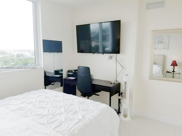 1871 NW S River Dr 1505, Miami FL 33125
