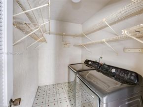 471 Ives Dairy Rd 4023, Miami FL 33179