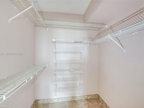 471 Ives Dairy Rd 4023, Miami FL 33179