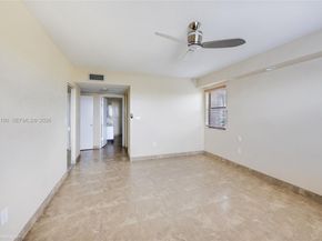 471 Ives Dairy Rd 4023, Miami FL 33179