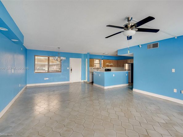 471 Ives Dairy Rd 4023, Miami FL 33179