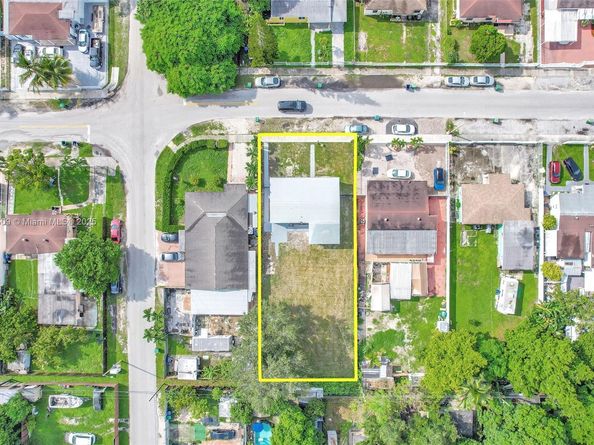 3315 NW 98th St, Miami FL 33147