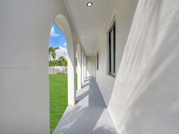 3315 NW 98th St, Miami FL 33147