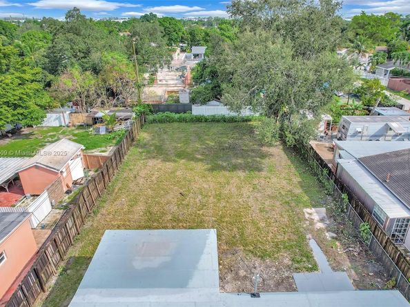 3315 NW 98th St, Miami FL 33147