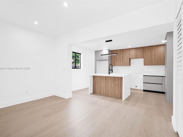 3315 NW 98th St, Miami FL 33147