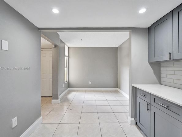 8401 W Sample Rd 20, Coral Springs FL 33065