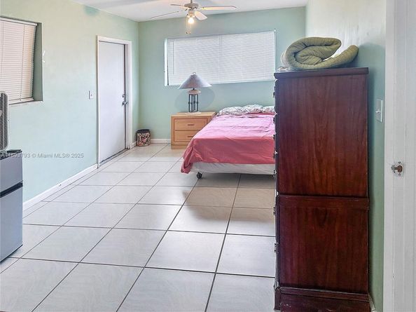 621 SW 5th Ct, Hallandale Beach FL 33009