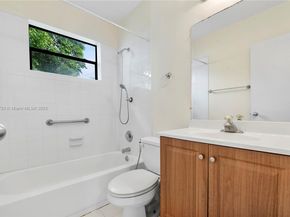 621 SW 5th Ct, Hallandale Beach FL 33009