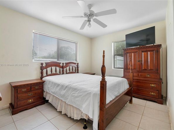 621 SW 5th Ct, Hallandale Beach FL 33009