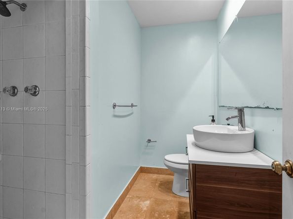 1875 Alamanda Dr, North Miami FL 33181