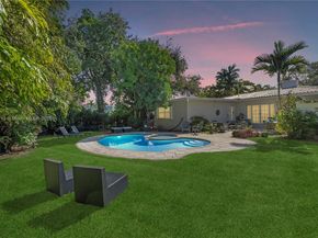 1875 Alamanda Dr, North Miami FL 33181