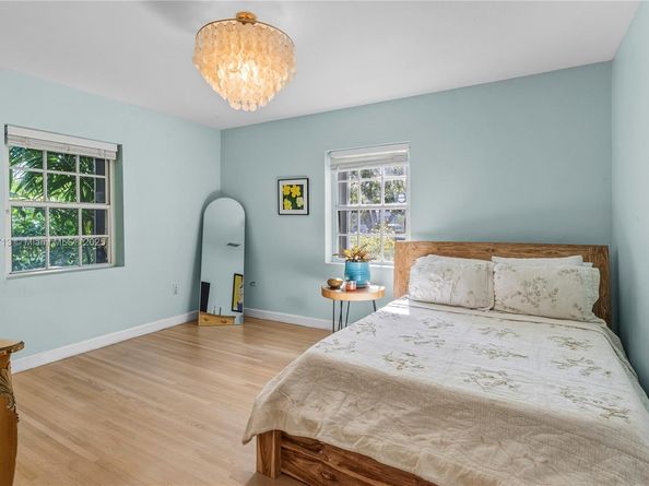 1875 Alamanda Dr, North Miami FL 33181