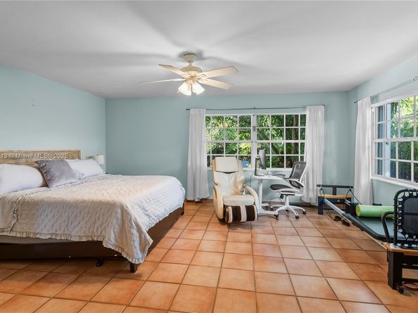 1875 Alamanda Dr, North Miami FL 33181