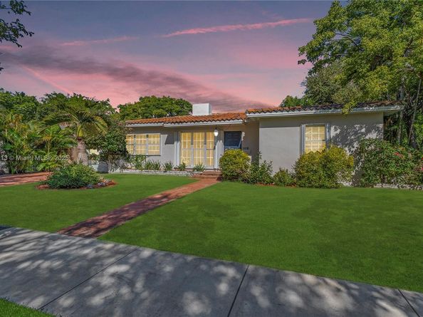1875 Alamanda Dr, North Miami FL 33181