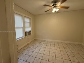 527 SW 7th Ct, Miami FL 33130