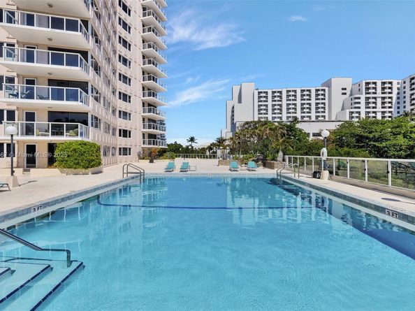 3000 Holiday Dr 306, Fort Lauderdale FL 33316