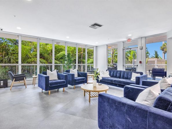 3000 Holiday Dr 306, Fort Lauderdale FL 33316
