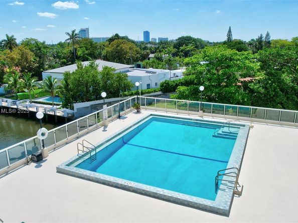 3000 Holiday Dr 306, Fort Lauderdale FL 33316