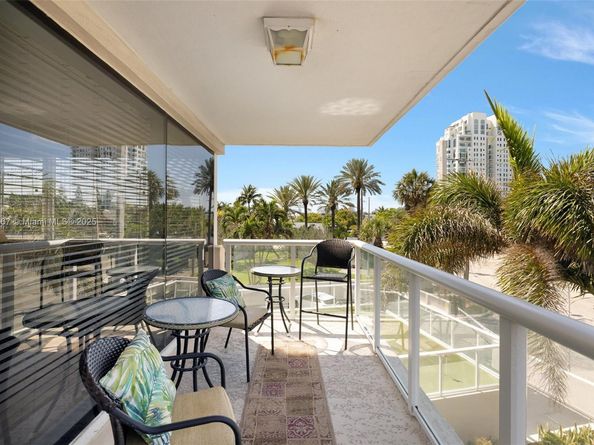 3000 Holiday Dr 306, Fort Lauderdale FL 33316