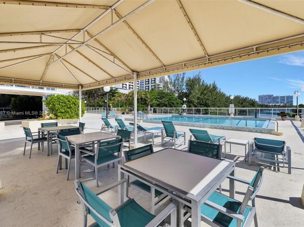 3000 Holiday Dr 306, Fort Lauderdale FL 33316