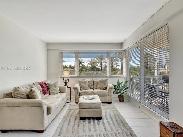 3000 Holiday Dr 306, Fort Lauderdale FL 33316