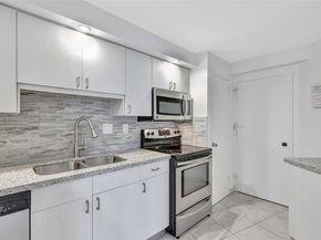 3000 Holiday Dr 306, Fort Lauderdale FL 33316
