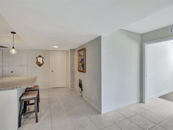 3000 Holiday Dr 306, Fort Lauderdale FL 33316