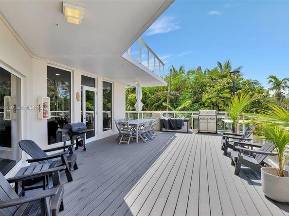 3000 Holiday Dr 306, Fort Lauderdale FL 33316