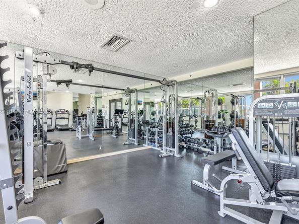 3000 Holiday Dr 306, Fort Lauderdale FL 33316
