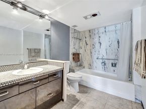 3000 Holiday Dr 306, Fort Lauderdale FL 33316
