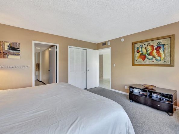 3000 Holiday Dr 306, Fort Lauderdale FL 33316
