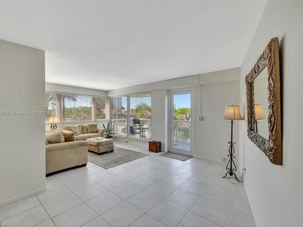 3000 Holiday Dr 306, Fort Lauderdale FL 33316