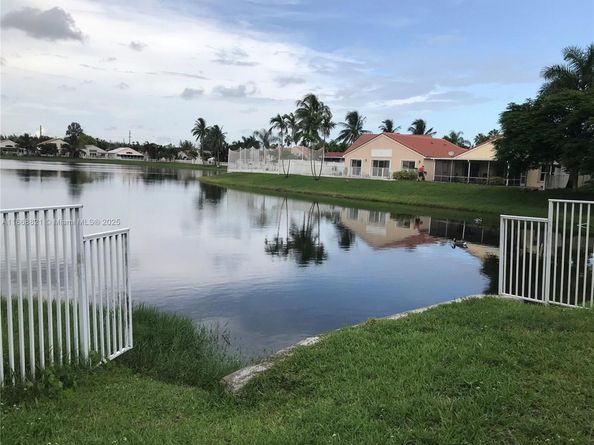 3439 SW 51st St, Hollywood FL 33312
