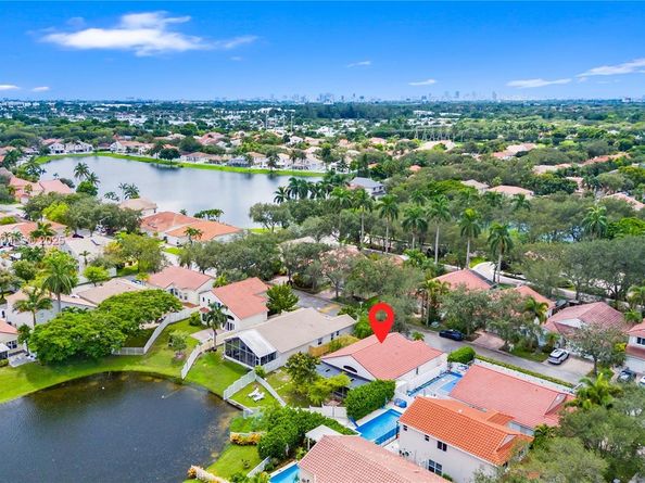 3439 SW 51st St, Hollywood FL 33312