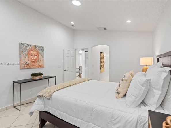 3439 SW 51st St, Hollywood FL 33312