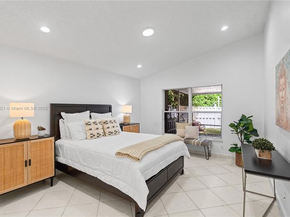 3439 SW 51st St, Hollywood FL 33312