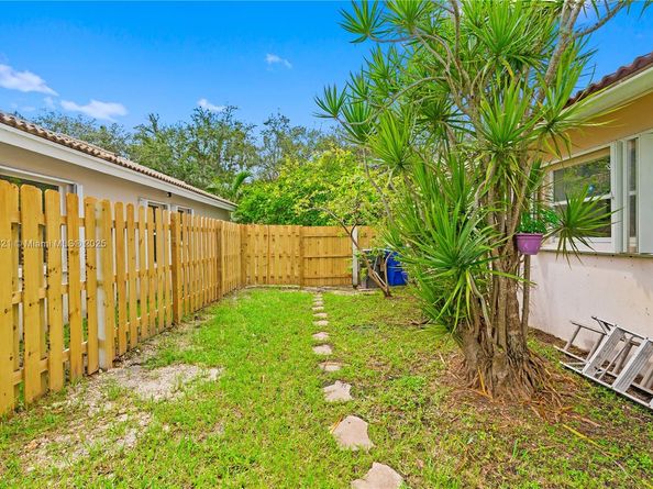 3439 SW 51st St, Hollywood FL 33312