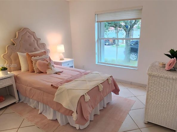 3439 SW 51st St, Hollywood FL 33312