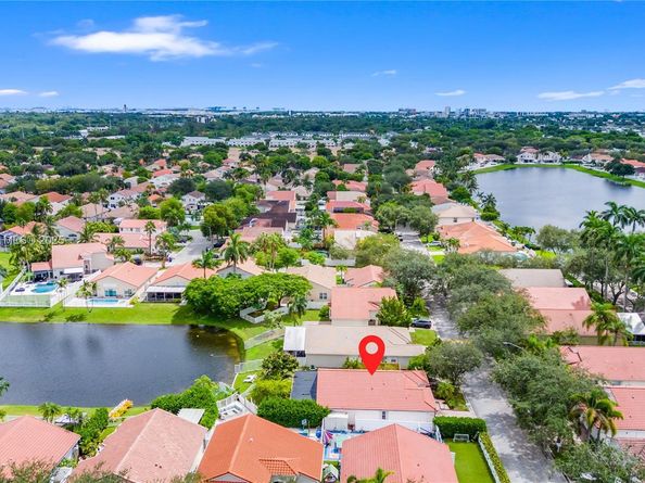 3439 SW 51st St, Hollywood FL 33312