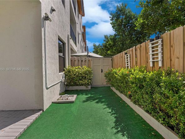 8151 NW 104th Ave 7, Doral FL 33178