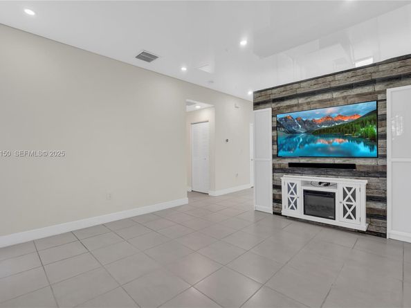 8151 NW 104th Ave 7, Doral FL 33178