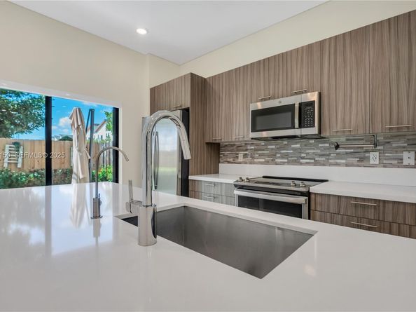 8151 NW 104th Ave 7, Doral FL 33178