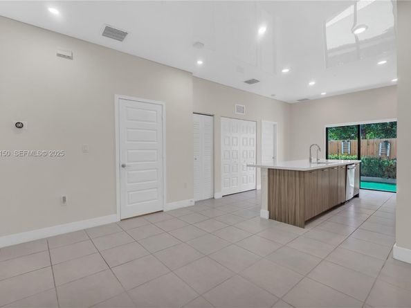 8151 NW 104th Ave 7, Doral FL 33178