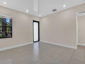 8151 NW 104th Ave 7, Doral FL 33178