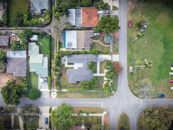 380 Morningside Dr, Miami Springs FL 33166