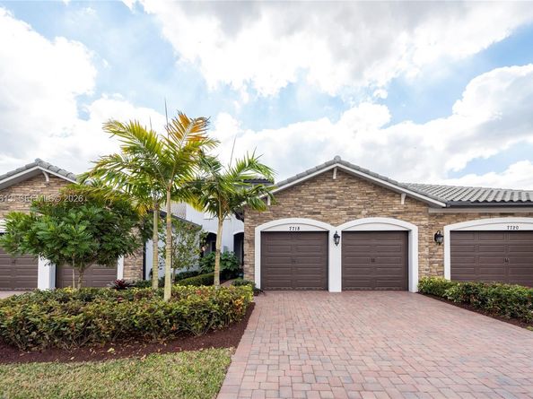 7718 N Blue Spring Dr, Parkland FL 33067