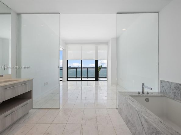 480 NE 31st St 1504, Miami FL 33137