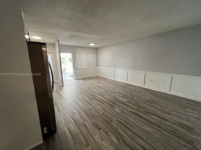 2430 NE 135th St 105, North Miami FL 33181