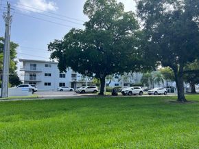 2430 NE 135th St 105, North Miami FL 33181